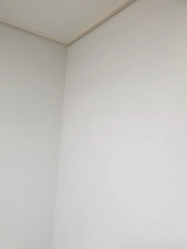 천장 하단 실내 벽 구멍 복원 후 현장 사진 (사례 19)
