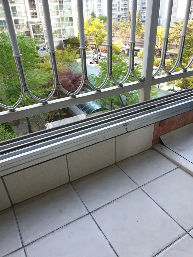 베란다 타일 벽 구멍 복원 후 현장 사진 (사례 25)